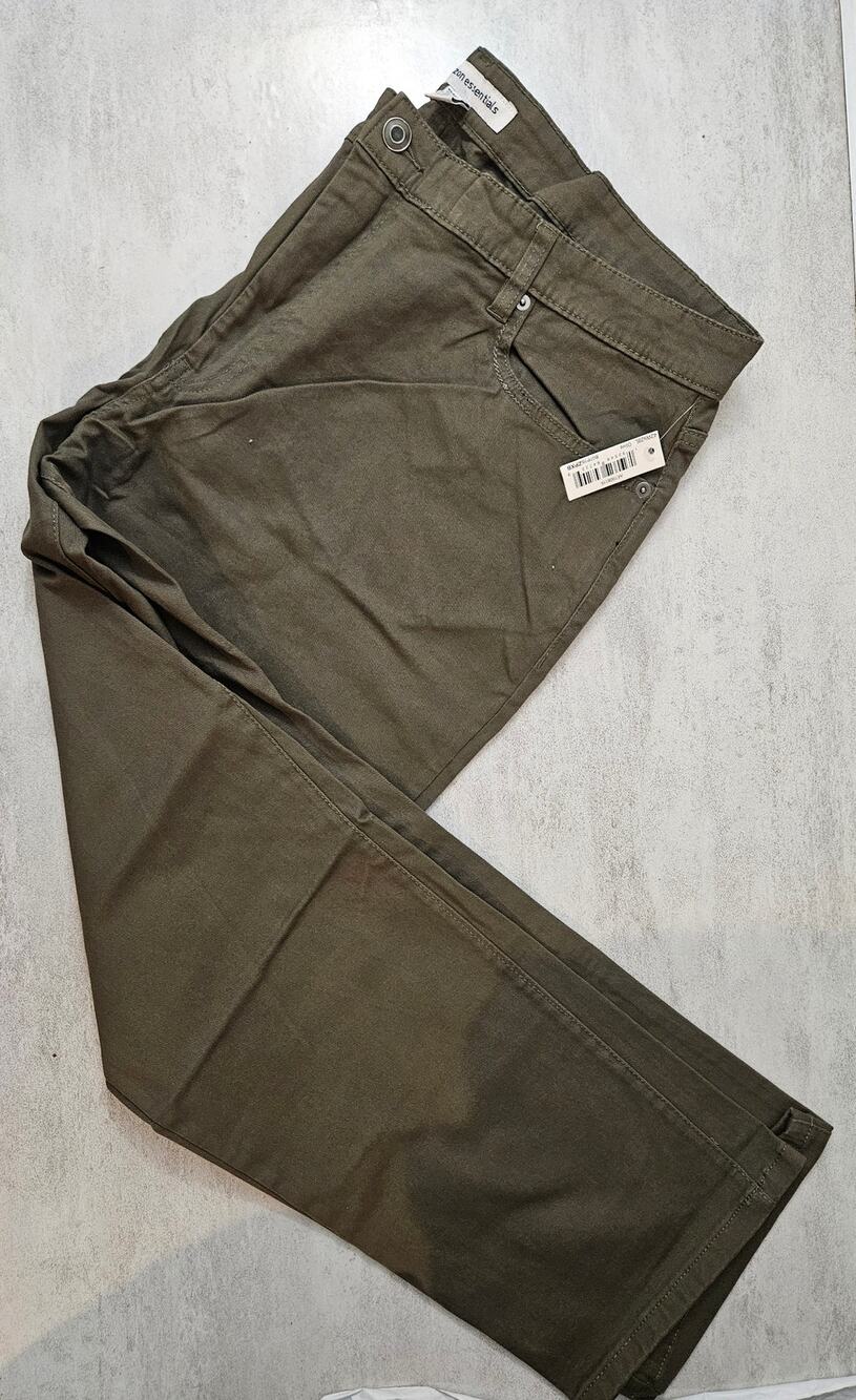 NWT Amazon Essentials Men's Straight-Fit Stretch – Green (42W x 28L)